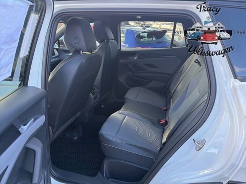 New 2025 Volkswagen Tiguan SE R-Line image 20