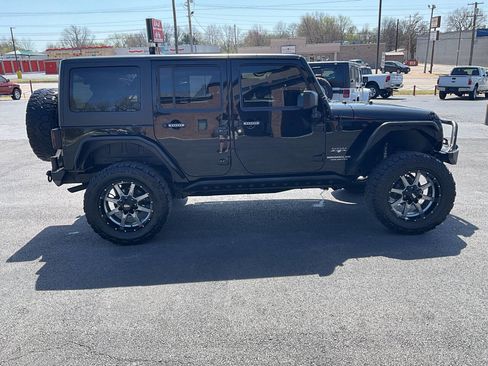 Used 2017 Jeep Wrangler Unlimited Sahara image 6