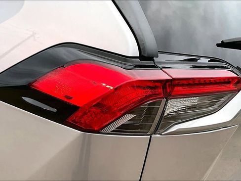 Used 2022 Toyota RAV4 LE image 26