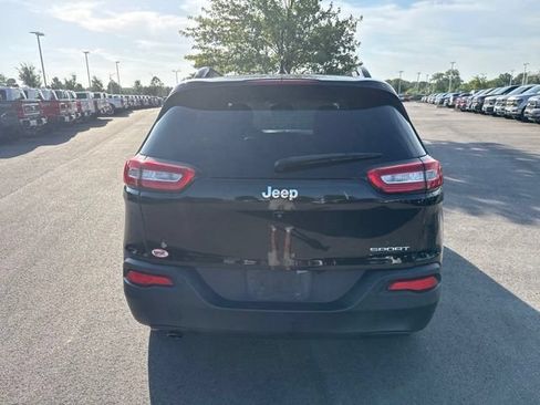 Used 2017 Jeep Cherokee Sport FWD image 5