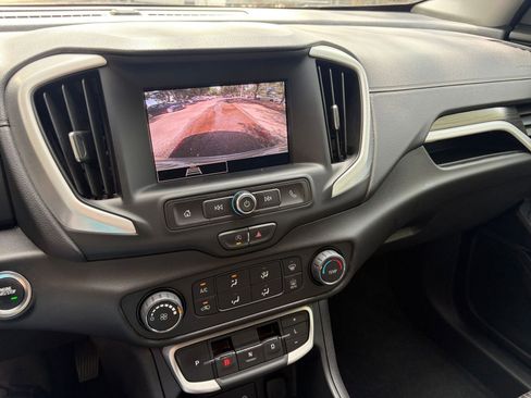 Used 2024 GMC Terrain SLE FWD image 23
