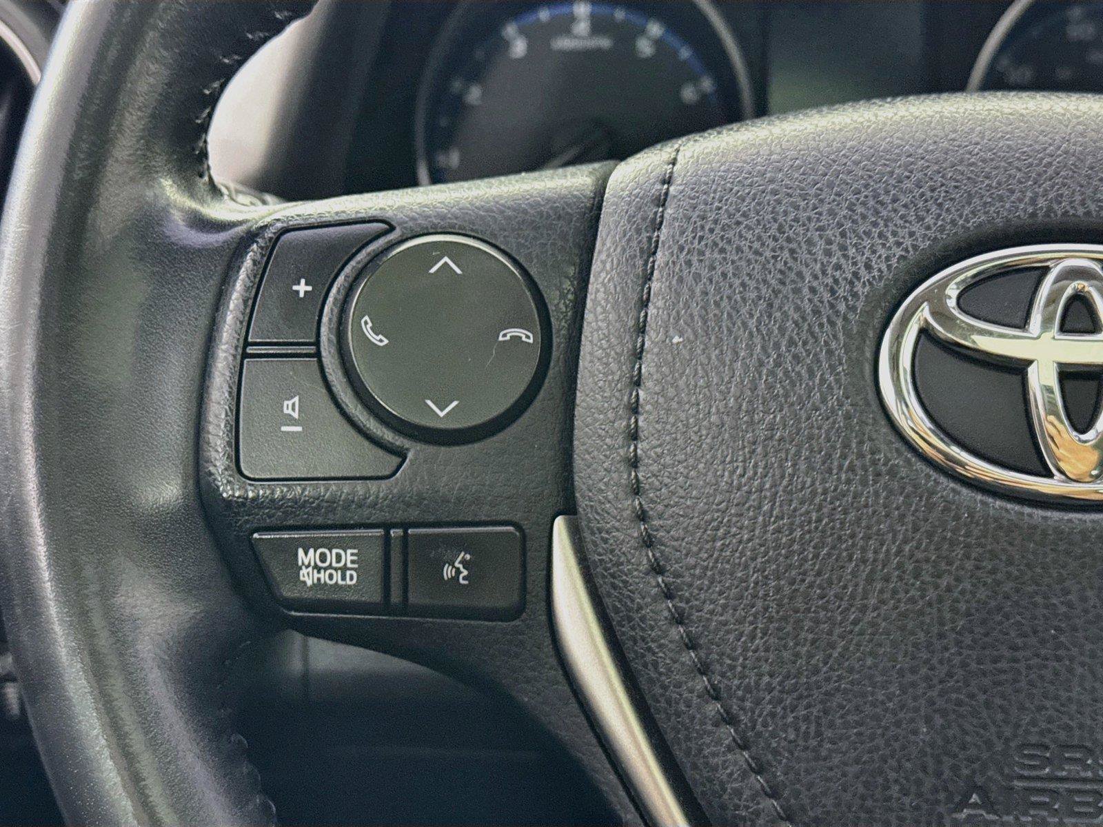 Used 2018 Toyota RAV4 XLE FWD image 16