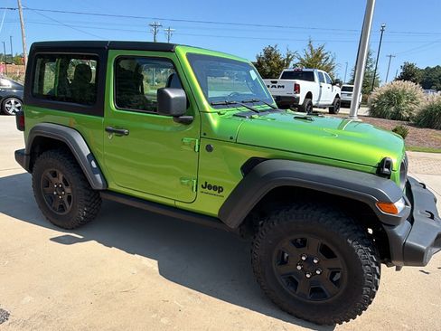 Used 2025 Jeep Wrangler Sport AWD/4WD image 5