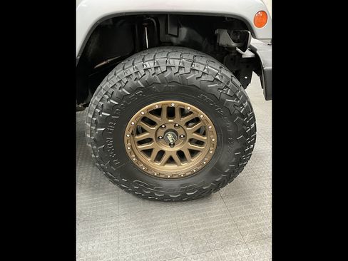 Used 2017 Jeep Wrangler Unlimited Sahara w/ Connectivity Group AWD/4WD image 38