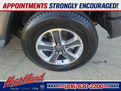 Used 2018 Jeep Wrangler Unlimited Sahara AWD/4WD image 21