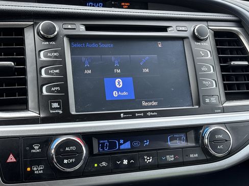 Used 2019 Toyota Highlander Limited Platinum AWD/4WD image 23