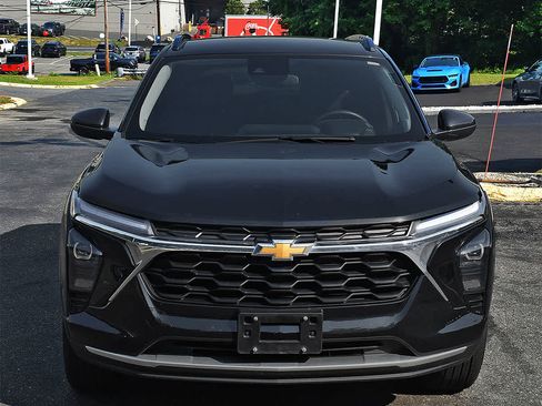 Used 2025 Chevrolet Trax LT w/ LT Convenience Package FWD image 5