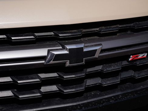 Used 2022 Chevrolet Colorado Z71 AWD/4WD image 3