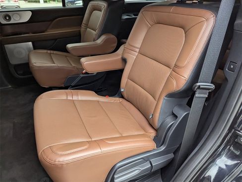 Used 2024 Lincoln Navigator Reserve image 18