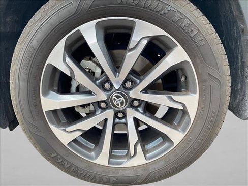 Used 2024 Toyota Corolla Cross XLE w/ Convenience Package FWD image 30
