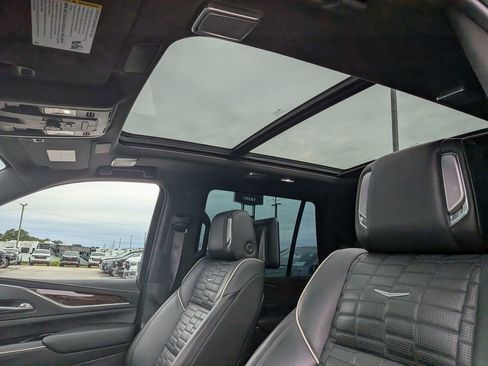 Used 2022 Cadillac Escalade Sport Platinum w/ LPO, ONYX Package AWD/4WD image 13