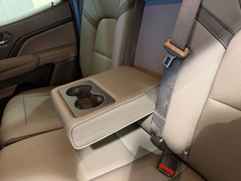 Used 2024 Chevrolet Colorado ZR2 w/ ZR2 Convenience Package III image 27