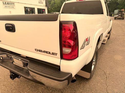Used 2004 Chevrolet Silverado 2500 LS w/ Skid Plate Package AWD/4WD image 24