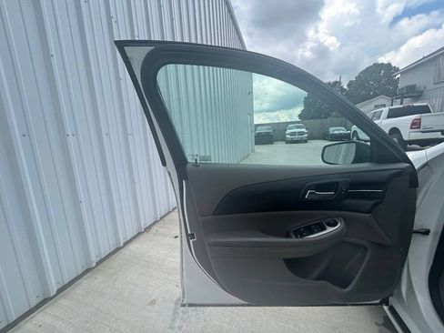 Used 2014 Chevrolet Malibu LS FWD image 12