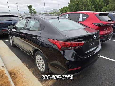 Used 2021 Hyundai Accent SE FWD image 4