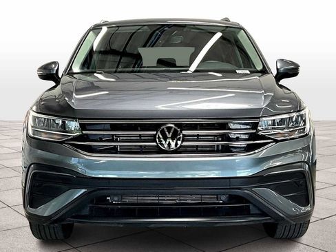 Used 2024 Volkswagen Tiguan SE image 3