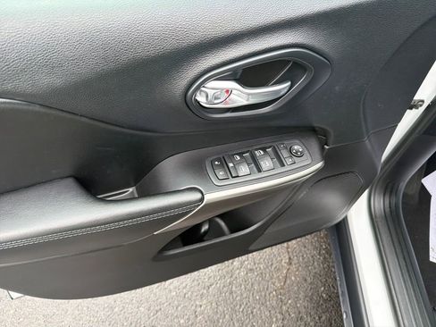 Certified 2020 Jeep Cherokee Latitude Plus w/ Cold Weather Group image 13