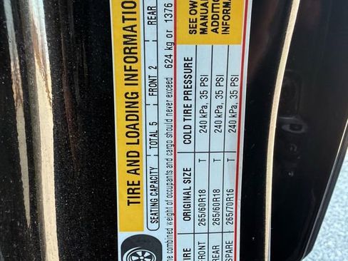 Used 2017 GMC Canyon SLT w/ Driver Alert Package image 26