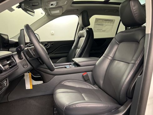 New 2026 Lincoln Aviator AWD image 25