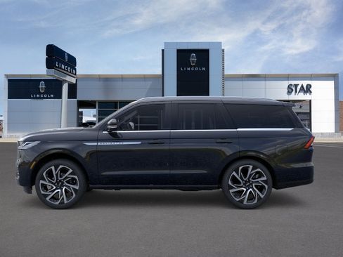 New 2026 Lincoln Navigator Reserve AWD/4WD image 3