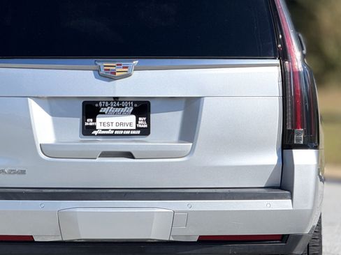 Used 2016 Cadillac Escalade 2WD image 16