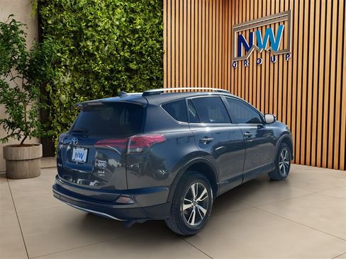 Used 2018 Toyota RAV4 XLE AWD/4WD image 24