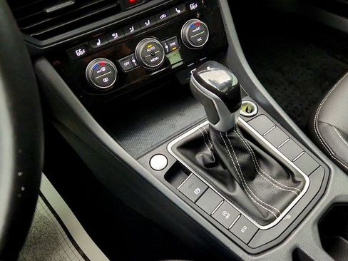 Used 2023 Volkswagen Jetta SE w/ Panoramic Sunroof Package image 16