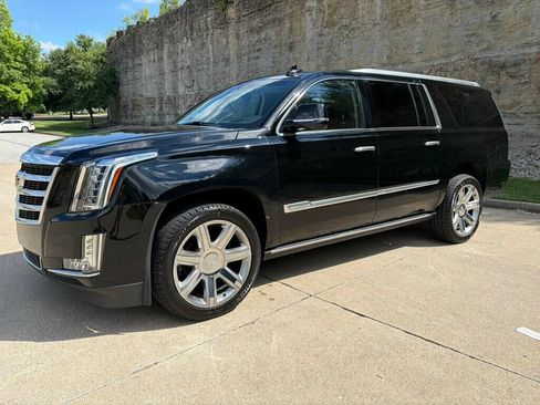 Used 2019 Cadillac Escalade ESV Premium Luxury AWD/4WD image 9