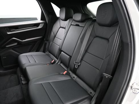 Certified 2026 Porsche Cayenne E-Hybrid AWD/4WD image 24