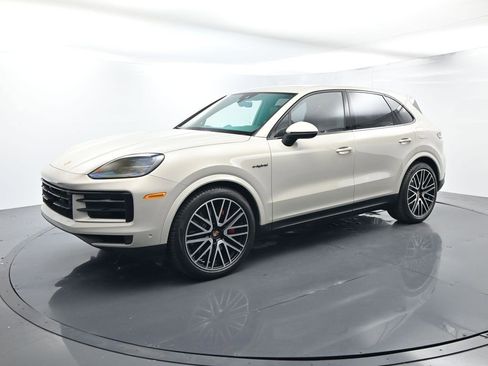 Certified 2026 Porsche Cayenne S AWD/4WD image 1