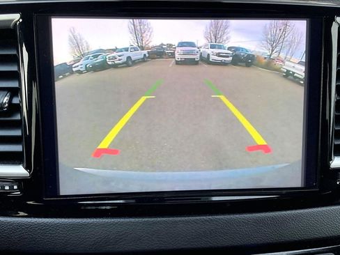 Used 2022 Chrysler Pacifica Touring-L image 13