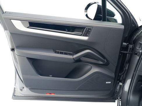 New 2026 Porsche Cayenne image 22