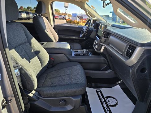 Used 2022 Ford Expedition XLT image 15