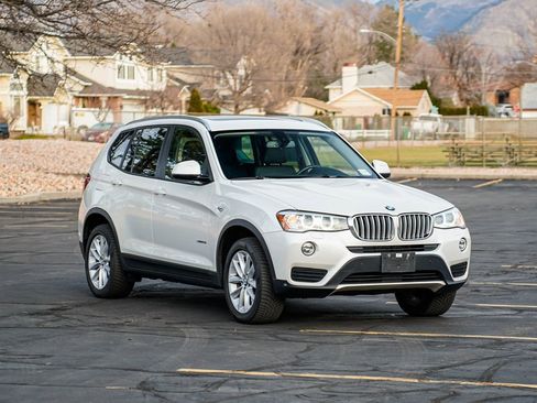 Used 2017 BMW X3 xDrive28i image 3