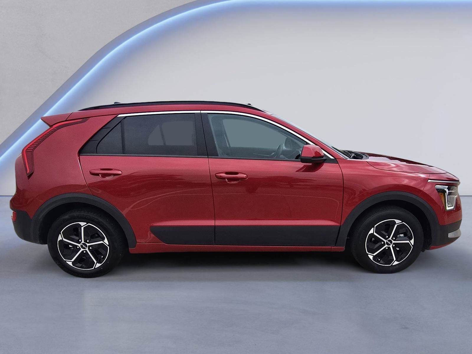 Used 2025 Kia Niro LX FWD image 6