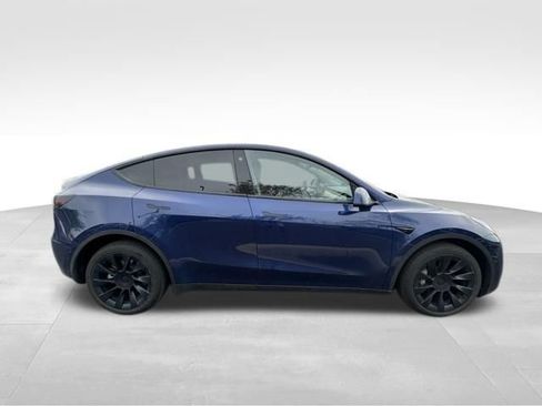 Used 2022 Tesla Model Y Long Range image 10