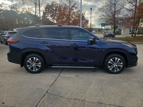 Certified 2023 Toyota Highlander XLE image 8