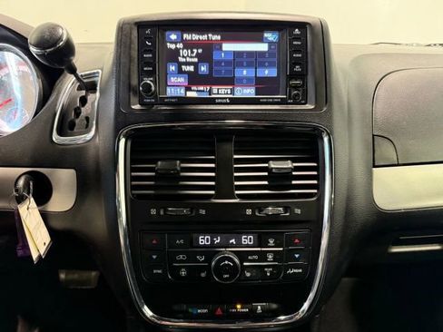 Used 2017 Dodge Grand Caravan GT image 19