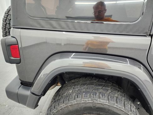 Used 2018 Jeep Wrangler Unlimited Sahara image 23