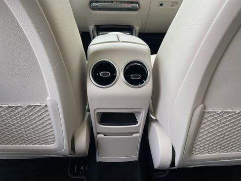 Used 2022 Mercedes-Benz GLB 250 image 28