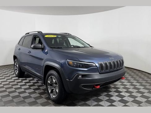 Used 2019 Jeep Cherokee Trailhawk w/ Cold Weather Group AWD/4WD image 1