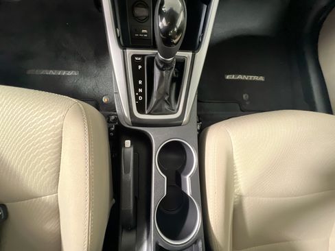 Used 2016 Hyundai Elantra SE w/ Option Group 02 FWD image 25