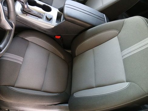Used 2025 Chevrolet Blazer LT FWD image 24