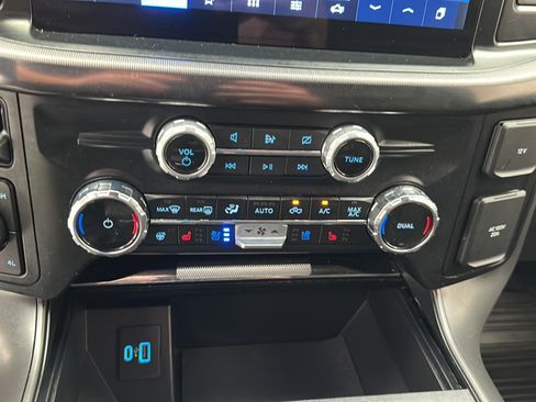 Used 2024 Ford F150 Lariat AWD/4WD image 19