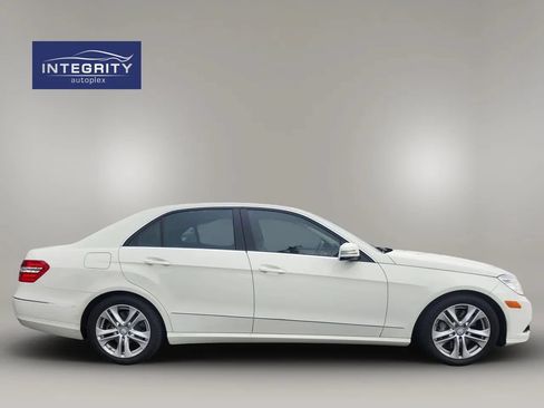 Used 2011 Mercedes-Benz E 550 Sedan image 7