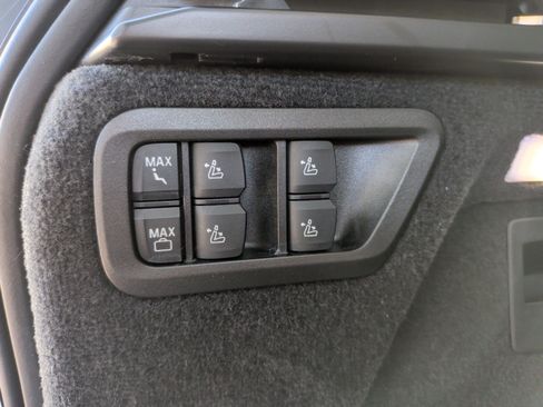 Certified 2025 BMW X7 xDrive40i w/ Premium Package image 42