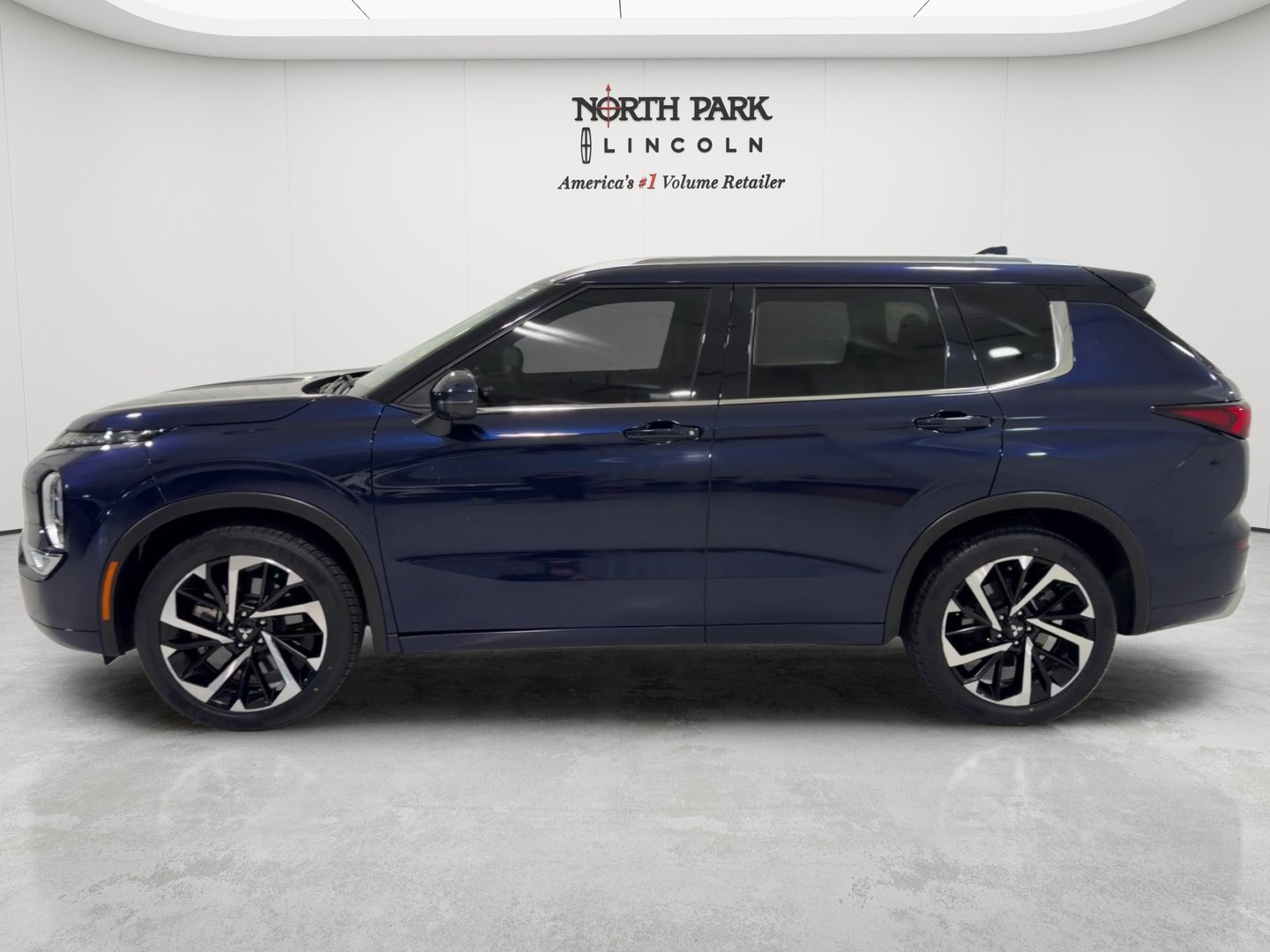 Used 2024 Mitsubishi Outlander SEL FWD image 2