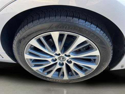 Used 2019 Lexus ES 350 Luxury w/ Accessory Package image 21