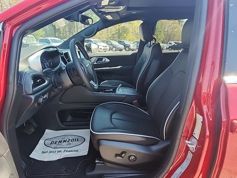 New 2026 Chrysler Pacifica Limited AWD/4WD image 19