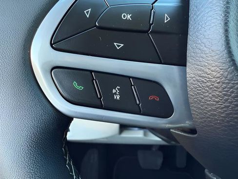 Used 2024 Chrysler Pacifica Touring-L FWD image 18